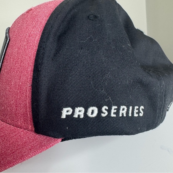 NWT PGA Tour Men’s Red Black Logo Patch Adjustable Sweat Wicking Hat Cap - Picture 5 of 8